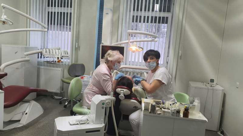 Сеть стоматологических клиник ДЕНТА-ВИТА на Калининградской